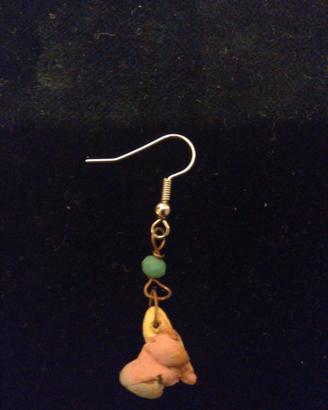 Orecchino con piccolo gnometto in ceramica