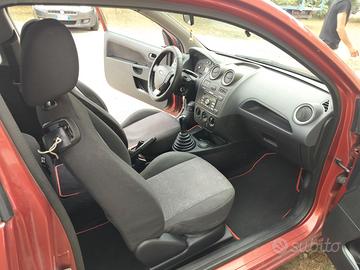 🚗Ford Fiesta (2008)1.2 Benzina PER RICAMBI O ROTT