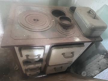Stufa a legna da restaurare
