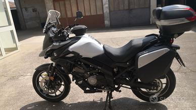 Vendersi moto Suzuki-V-Strom 650.usata km42000