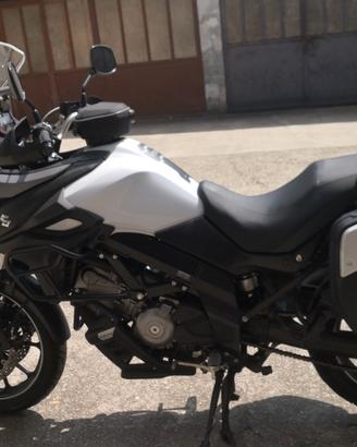 Vendersi moto Suzuki-V-Strom 650.usata km42000
