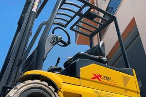 Carrello elevatore elettrico OM 3 ruote 18 quintal