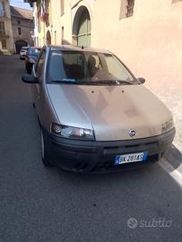 Auto marciante molto usurata