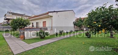 Villa singola con terreno a Fiumefreddo di Sicilia