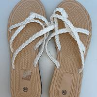 Ciabattine bianche intrecciate