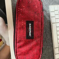 Astuccio Eastpak rosso a scomparti con zip