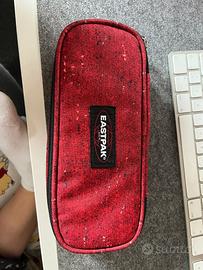 Astuccio Eastpak rosso a scomparti con zip