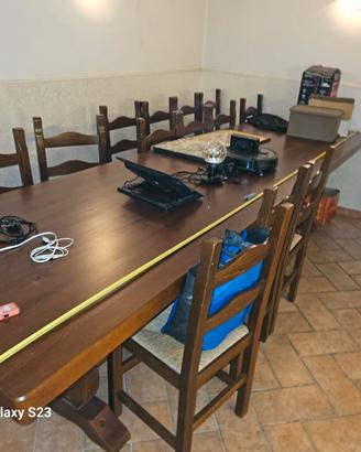 Tavolo in legno per taverna L 3,5 mt con 14 sedie