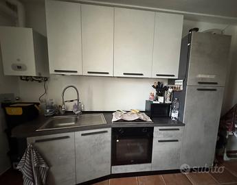 Cucina completa di elettrodomestici