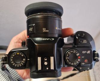 Macchina fotografica reflex CANON EF-M 