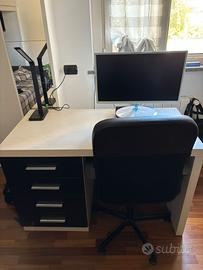 Scrivania legnochiaro+poltroncina nera