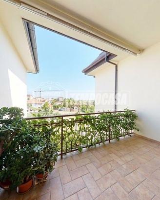 APPARTAMENTO COMPLETO DI ARREDO CON GARAGE E ASCEN