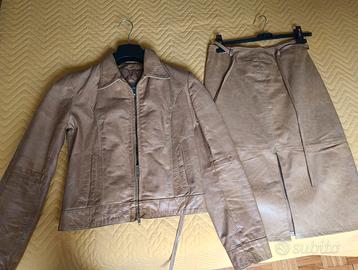 Vestito completo in pelle
