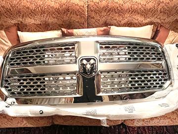 Mascherina Dodge Ram Laramie