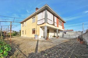 VILLA SINGOLA A LIVORNO FERRARIS