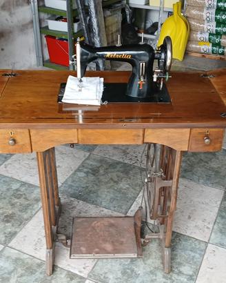 Mobile macchina da cucire vintage anni 50 Helvetia