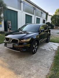 Volvo XC40 T2 Momentum Geartronic Restyling 2022