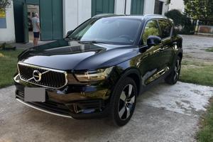 Volvo XC40 T2 Momentum Geartronic Restyling 2022
