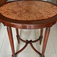 Tavolino con piano in marmo rosso Verona