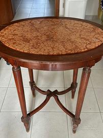 Tavolino con piano in marmo rosso Verona