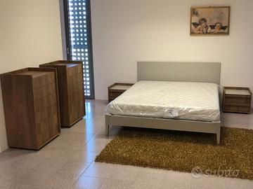 Letto comò e comodini per camera