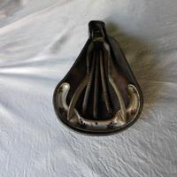 Sella d epoca per bici in cuoio con borchie