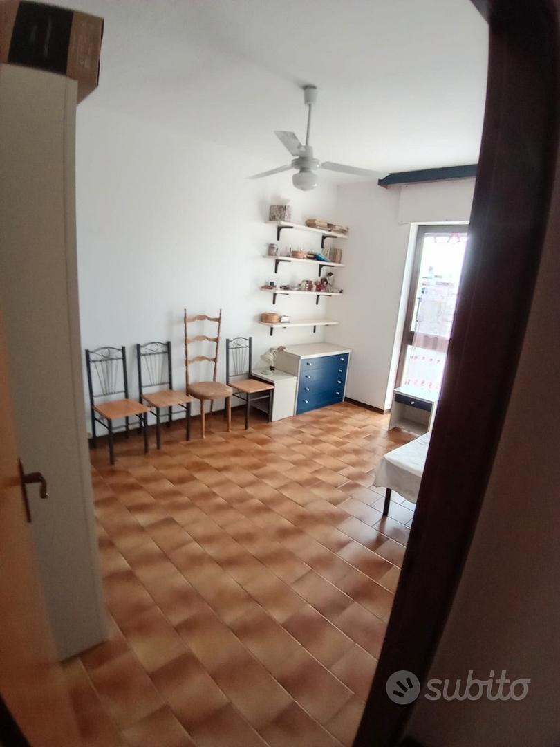 Ampio libero su tre lati via libeccio - Vista 2