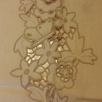 Tenda ricamata a mano bianca soggetti floreali