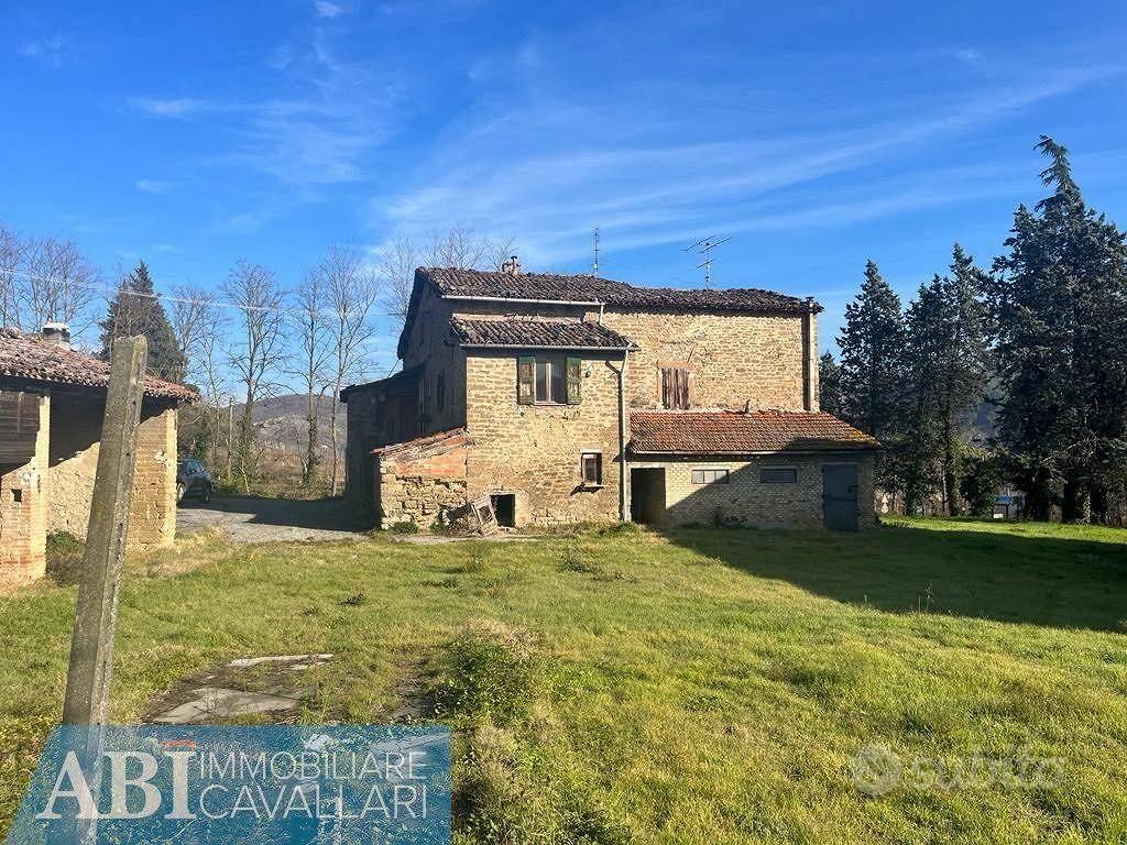 Rustico / Casale di 100000 m² con più di 5 locali - Vista 2