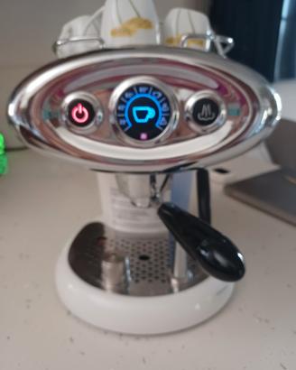 macchina per caffè in capsule illy iperespresso x7