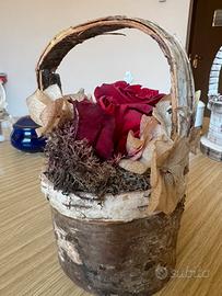 Decorazione floreale centrotavola in legno e rosa