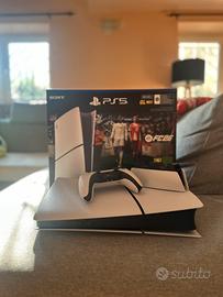 PlayStation 5 + fifa 26 + ricarica joystick