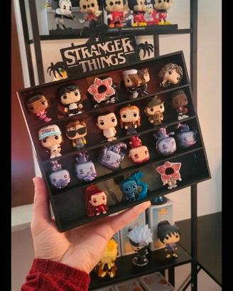 Espositore 4 piani Stranger Things logo altern.