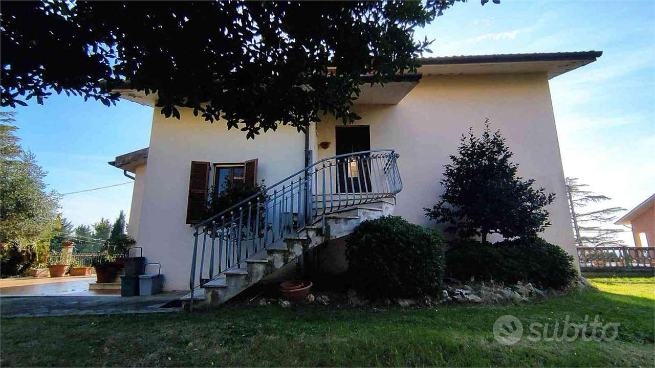 CASA SINGOLA di Mq. 560, GIARDINO E DOPPIO APPARTA - Vista 5