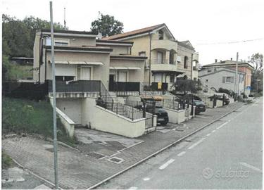 Immobile in asta di 146 m² con 4 locali e box auto
