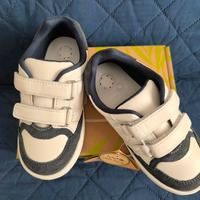 due paia di scarpe Chicco n 25