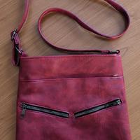 Borsa in pelle, a tracolla, rosso bordeaux