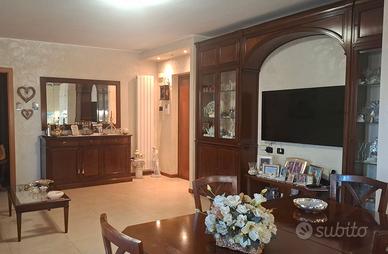 MOBILI  SALA IN STILE