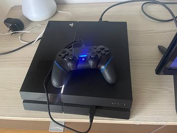 Play Station 4 - 400GB con joystick e 4 giochi
