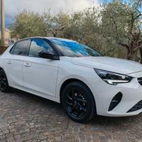 Opel Corsa, superaccessoriata, praticamente nuova.
