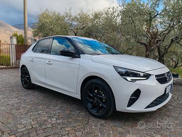 Opel Corsa, superaccessoriata, praticamente nuova.