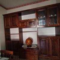 Parete attrezzata tavolo e sedie in legno massello