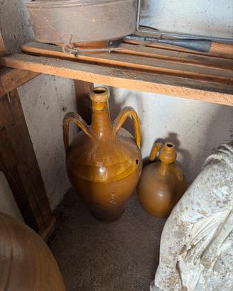 Coppia di antiche anfore in terracotta smaltata