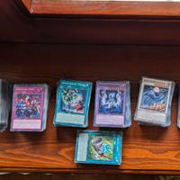 Lotto 650 carte Yu-Gi-Oh 