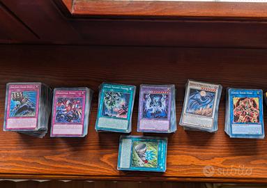 Lotto 650 carte Yu-Gi-Oh 