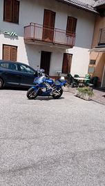 moto intera o per ricambi Yamaha R1  2001
