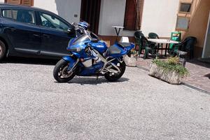 moto intera o per ricambi Yamaha R1  2001