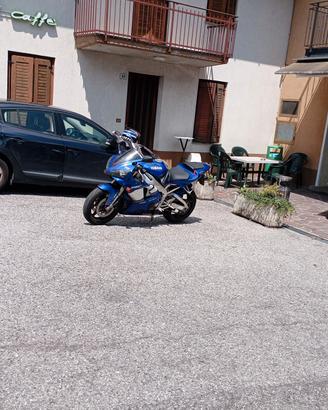 moto intera o per ricambi Yamaha R1  2001
