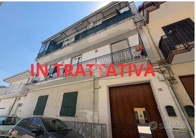 3 LOCALI A GRUMO NEVANO