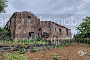 Antico casale con terreno a Piedimonte Etneo